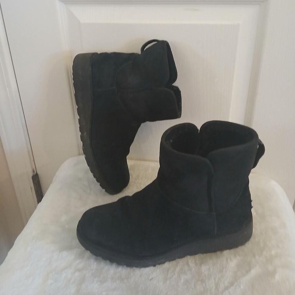 UGG Kristin Black Suede Wedge Short Boot Shearling Fur Lining 8 Classic Basic